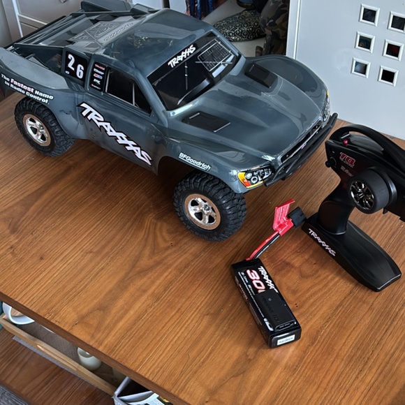 Traxxas slash 2wd bl-2s - Picture 1 of 7
